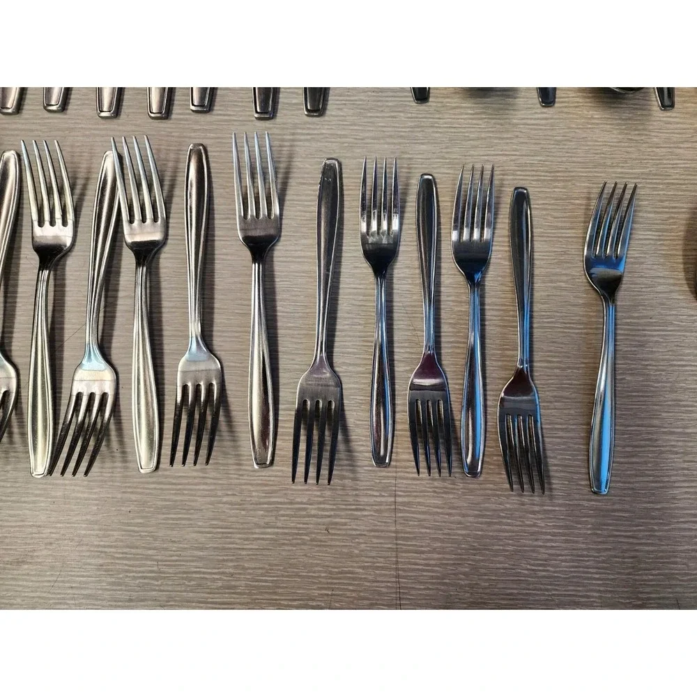 Oneidacraft Vallarta Oneida Stainless‎ Steel Flatware Silverware Lot of 37 Pcs
